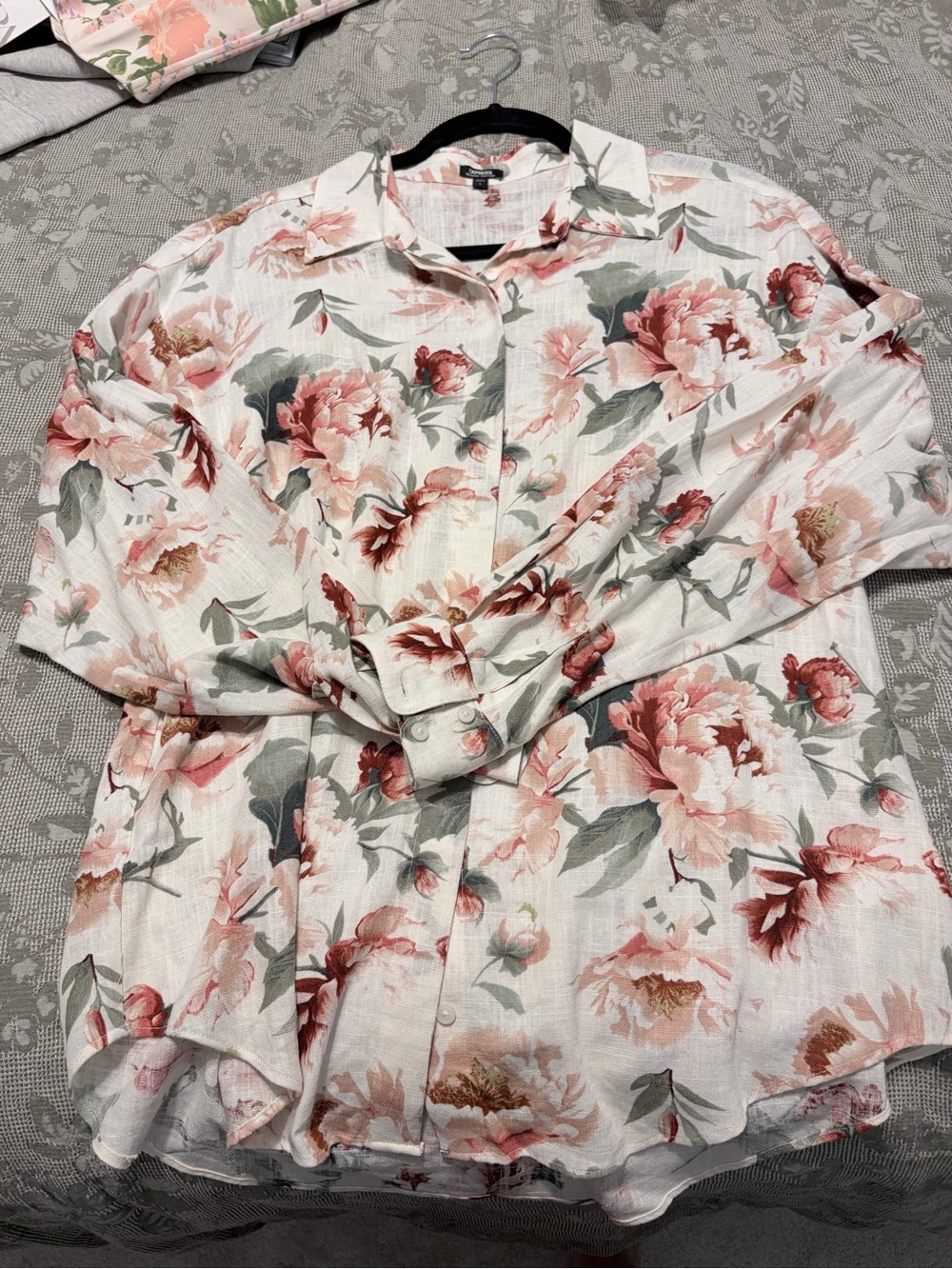 Express Floral Button-Front Shirt in Pink & Sage